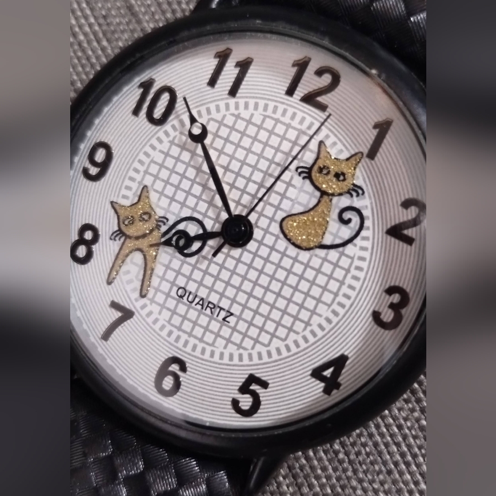 Quartz Watch with Kitty Accents, Runs & Keeps Time, New Battery - Picture 12 of 14